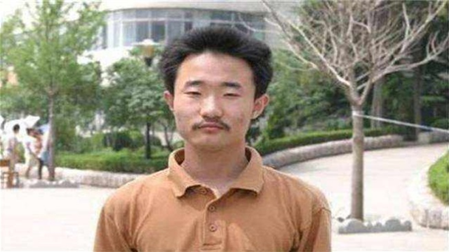 高考749分，离满分只差1分的高考状元，他如今怎么样了？