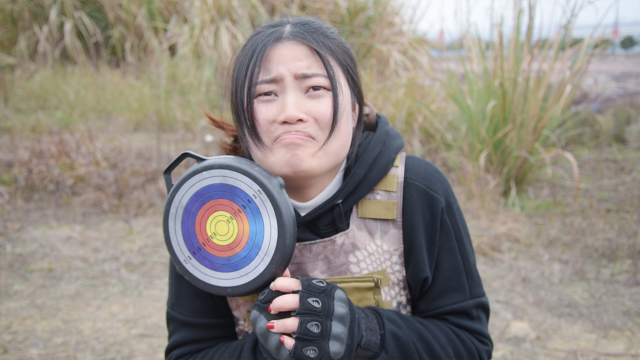 绝地求生小剧场：玩家决赛圈掉线错失吃鸡，被队友用平底锅惩罚