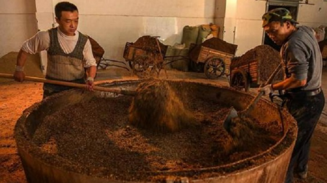 一斤粮食能酿多少酒？为什么农村酿制粮食酒的越来越少了？