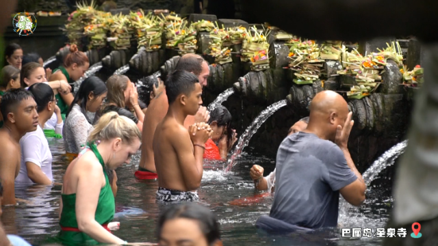 巴厘岛见闻，圣泉寺千年涌泉不断，在此沐浴可消灾祈福