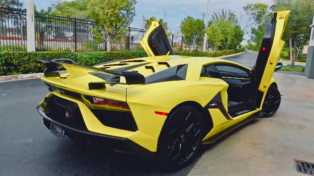 纽北牛魔王！兰博基尼Aventador SVJ内饰外观欣赏！