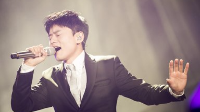 张杰《他不懂》他不懂你的心假装冷静，他不懂爱情把它当游戏.