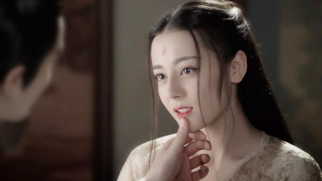 迪丽热巴粉丝福利短片 热巴冷巴齐上阵酷似双