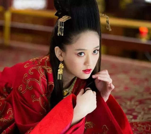 陈乔恩百变多面独具风格的偶像女神