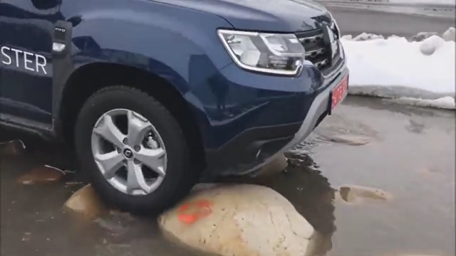 雷诺达斯特冒险家试乘试驾越野视频-石头越野