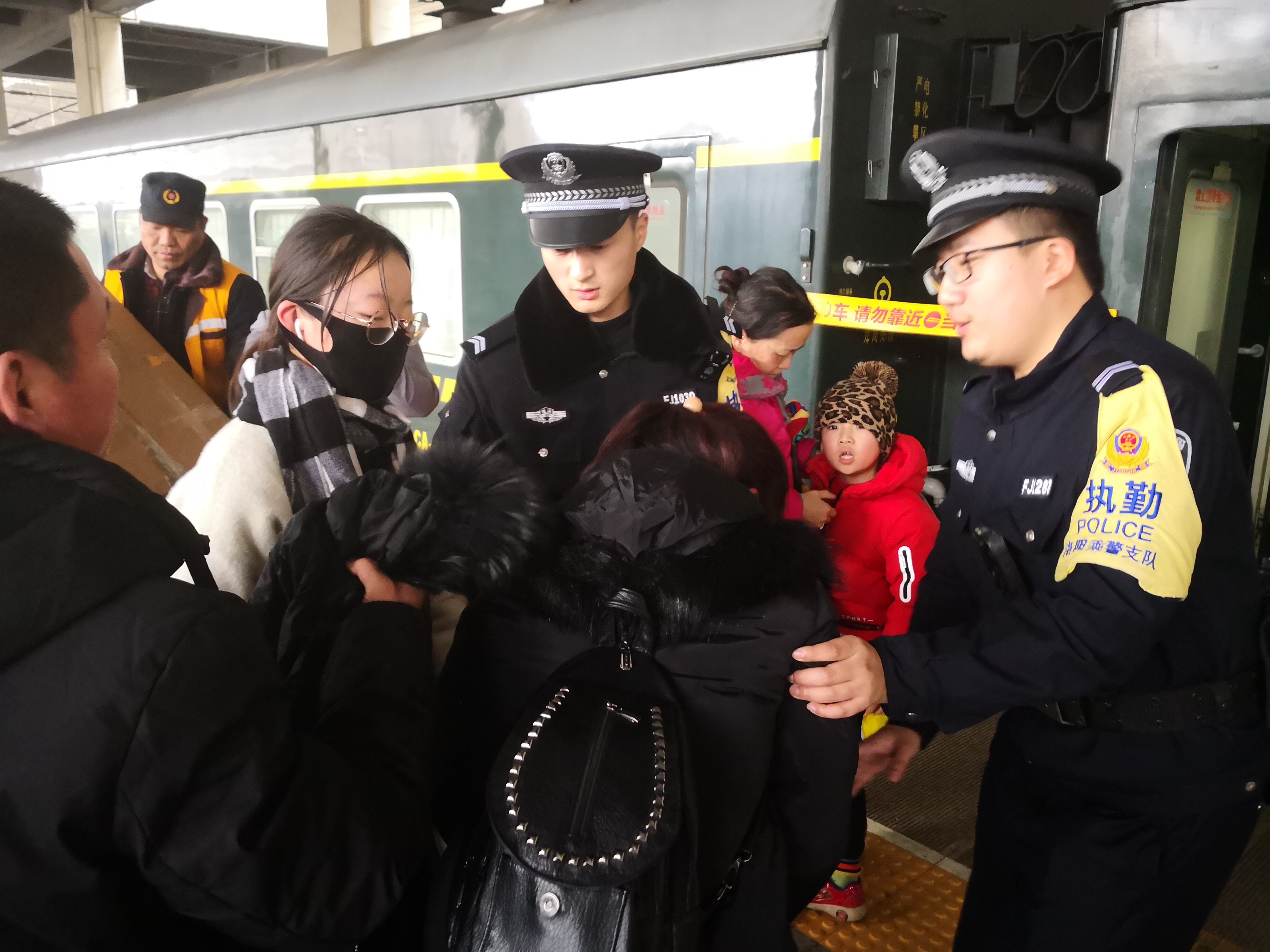当离家女孩遇上洛阳乘警