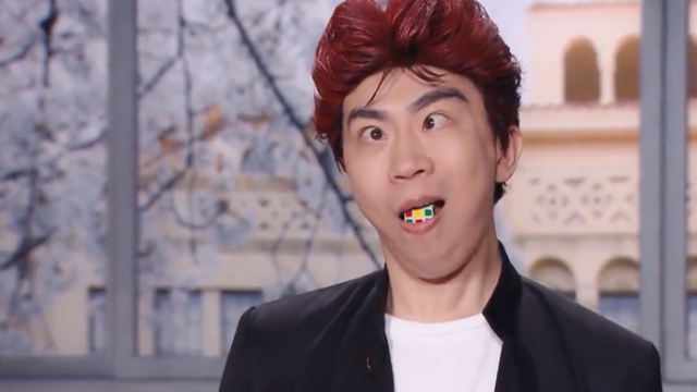 演小品岳云鹏笑场,其他演员竟然不受影响,用嘴