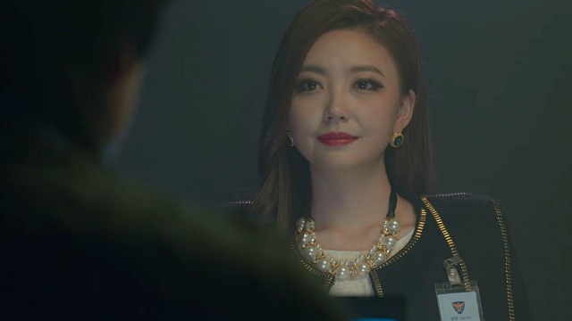 美女因被医生侵犯，改头换面后与姐姐开始复仇