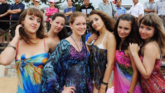 嫁到中国原因的俄罗斯美女,不愿意大笑,说出这些美女,让人回国农村号qq求图片