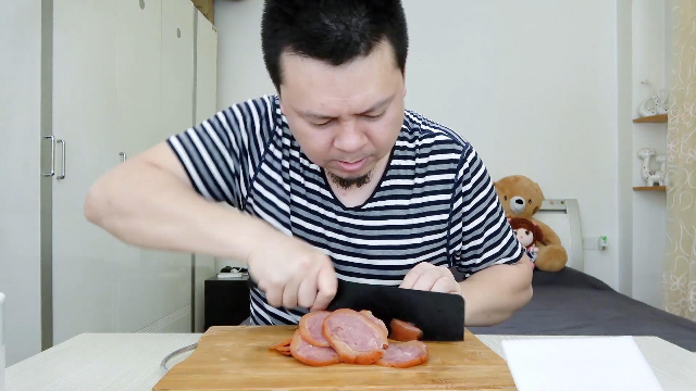 试吃“五香肘子”，这是大神吃过的最坑人的肘子