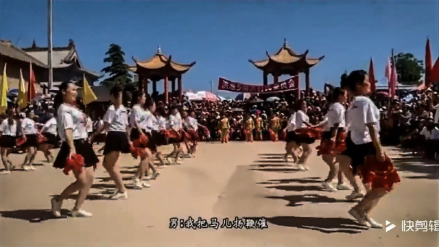 送你一首王二妮，阿宝唱的《张灯结彩》，好听