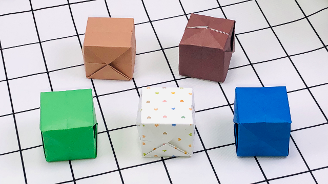 可以吹气的纸气球折纸，步骤很简单，也是缓解压力的好方法