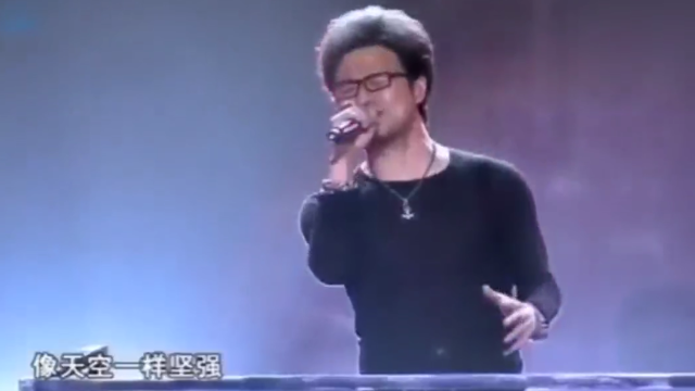 《中国好声音》舞台上汪峰和学员霸气合唱，现场气氛太嗨了