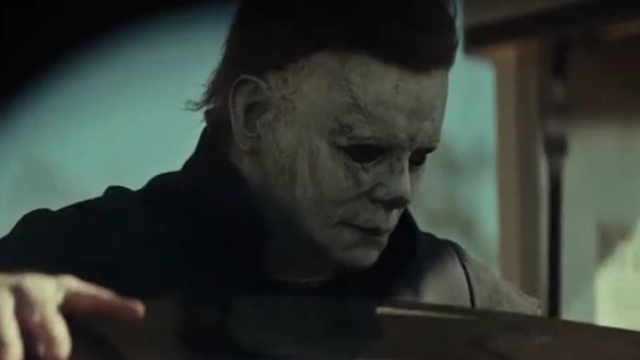 魔鬼杀手越狱而出，小镇居民瑟瑟发抖，武装暴徒奶奶拯救世界