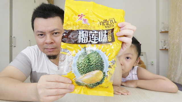 试吃泰国风味“榴莲奶糖”，吃完决定去买一个真的榴莲来吃
