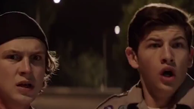 搞笑丧尸电影《僵尸启示录》，小伙为了追美女，竟大战丧尸