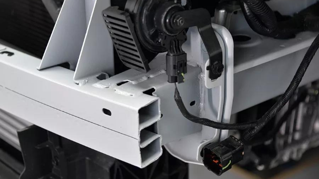 丰田同款防撞梁，奔腾T77用料可以但经验不足（下）