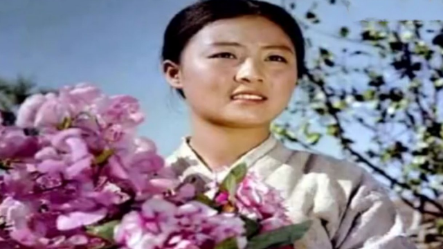 《卖花姑娘》主题曲，旋律优美、哀婉动听