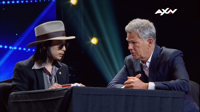 亚洲达人秀-日本魔术师高桥匠超秀纸牌魔术当面吓到评委