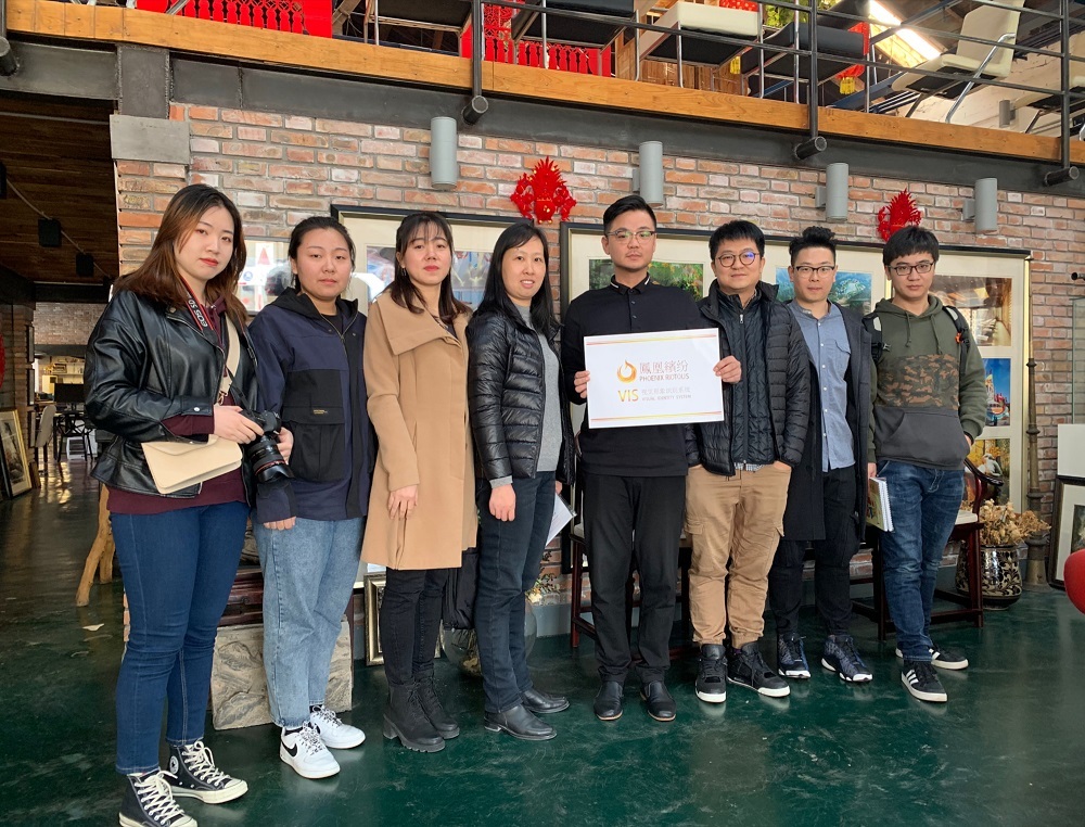 天津天狮学院艺术与设计学院大创团队赴凤凰缤纷调研交流