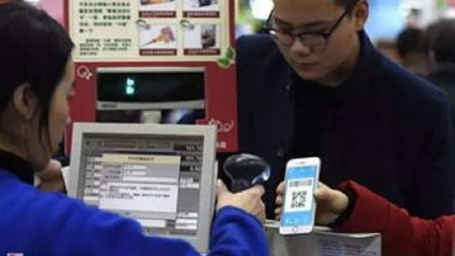 在超市用微信支付宝付款，被监控拍到付款码，支付账户会被盗刷吗