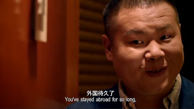 校花回国后第一件事情就是和男友分手，隔着屏幕都能感受到心碎