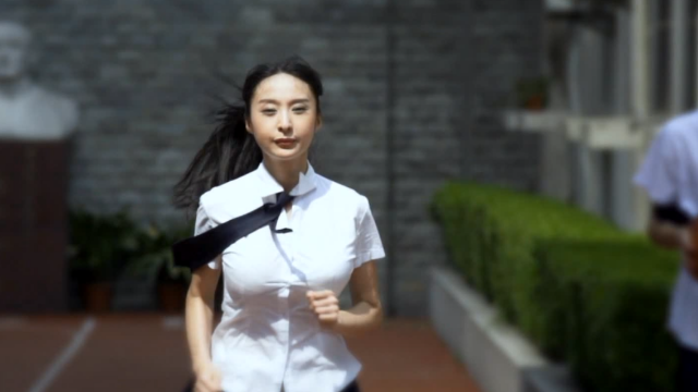 这个电影真实反映了,只要漂亮的女孩一跑步,就