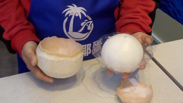 被称为椰子下了个蛋的，网红“椰子蛋”你吃过吗？