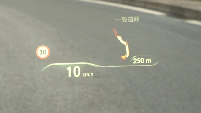 抬头显示还能显示歌词？详解宝马540Li的抬头显示