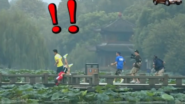 奔跑吧兄弟：奇思妙想在西湖上打乒乓球，王宝强刚跑就掉进了水里