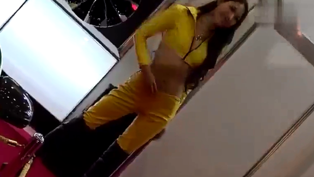 韩国美女车模，天使般的气质.