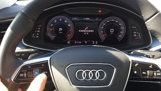 风格相近 奥迪A7内饰格调更高
