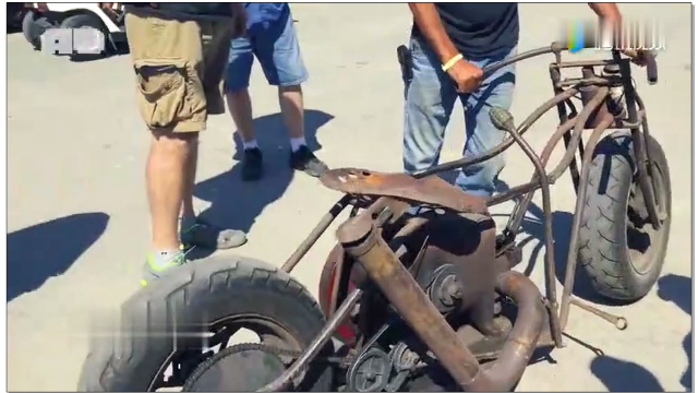 老司机观察摩托车 65001446e912a3b4012f23cbfed6436bc4b83c59_size410_w640_h360.png