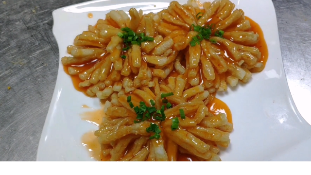 大厨教你制作特色美食：菊花豆腐，好看好吃，营养美味