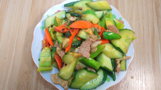 老黄瓜不要扔，教你这种做法，好看又好吃，简单易学，上桌就抢光
