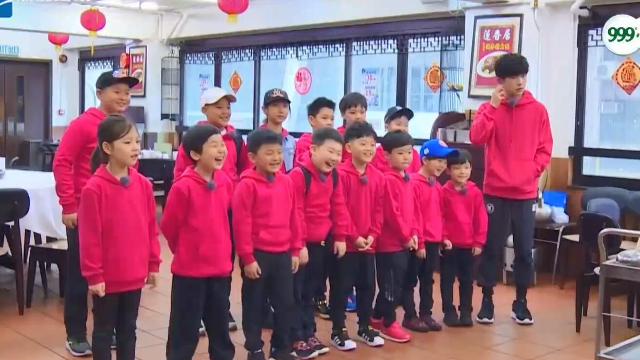 香港之旅的第一站，易烊千玺和小将们被粤语搞得晕乎，听不懂啊