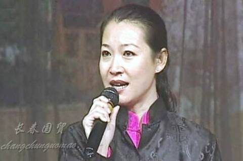 赵本山的妻子素颜照曝光，如今54岁变成这样了！