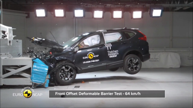 Honda（本田）CR-V 碰撞测试 看完之后你还敢买吗？