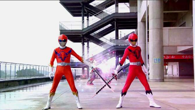 动物战队兽王者兽王鹰与兽王鸟并肩战斗，消灭兄弟怪兽.