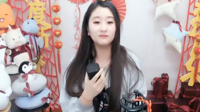 美女菲儿演唱伤感歌曲《许多年以后》,听到结