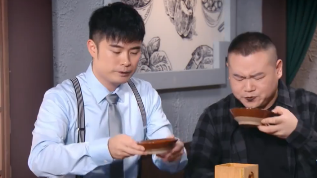 食品安全检查员刚来查色素，客户喝汤嘴就变色，打脸真快