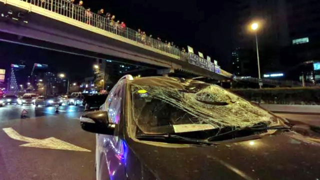 现场：北京东三环一男子跳桥砸中汽车身亡 警方排除刑嫌