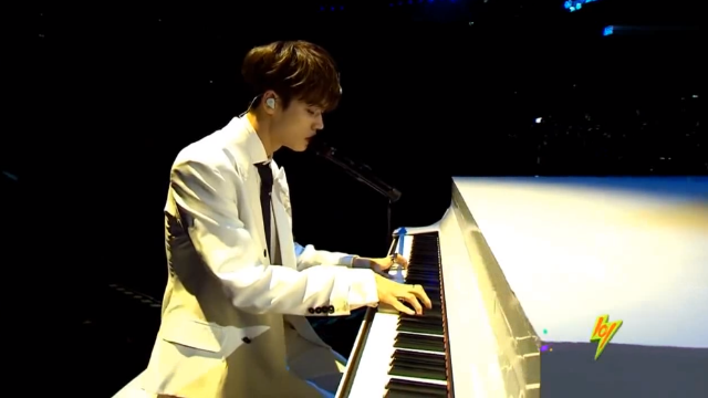 林彦俊《you+刚好的伤口》，钢琴弹唱，这就是传说中的王子吧