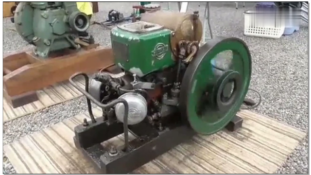 这里有很多单缸柴油发电机，只卖五十元一台，但是没人要