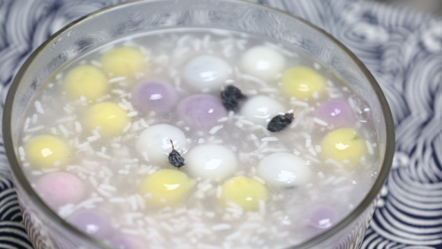 江浙传统温补甜品酒酿小圆子,做法简单,软糯香甜带着淡淡的酒香