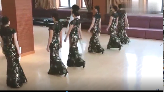 旗袍秀：老师教你旗袍走秀之八字队形和进退训练！真美啊！