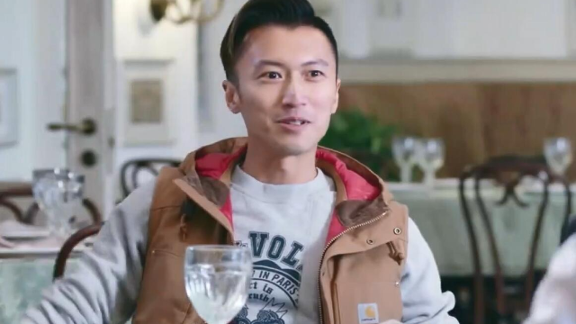 林依晨不服谢霆锋有伏特加，自己也要，谢霆锋礼貌让酒自己不喝