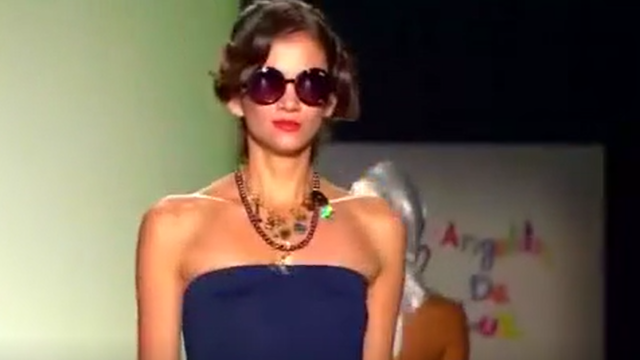 美国超模内衣走秀，身材堪称完美