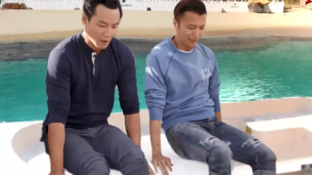 吴彦祖谢霆锋变身杰克罗丝上演泰坦尼克，不过这踩葡萄有点恶心