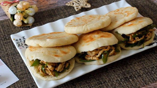 大厨教你肉夹馍的详细做法，配方和比例告诉你，学会能出去摆摊了